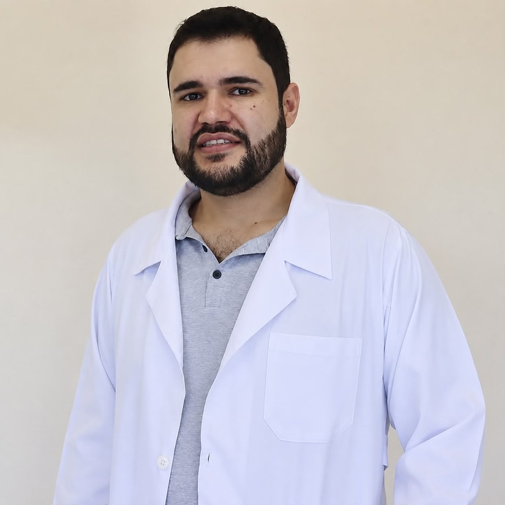 Dr. Gustavo Miarelli Campos, ortopedista especialista em coluna